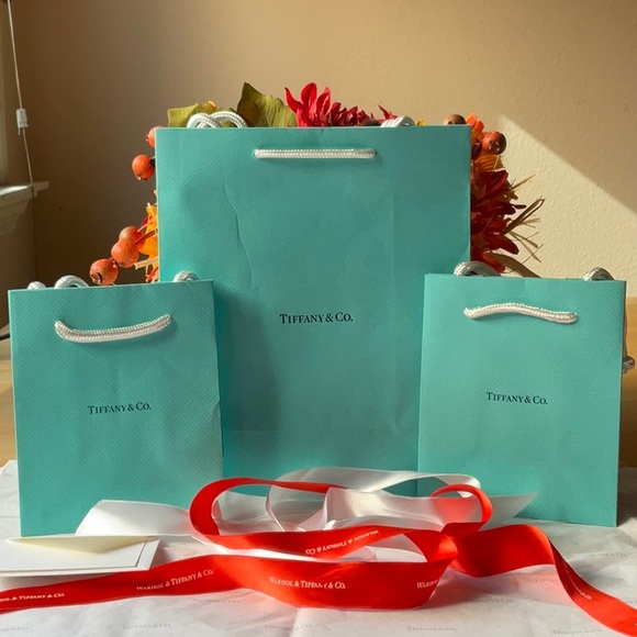 🎀 TIFFANY & CO. BAG AND RIBBON BUNDLE 🎀 NWOT 🎀 - Picture 7 of 16
